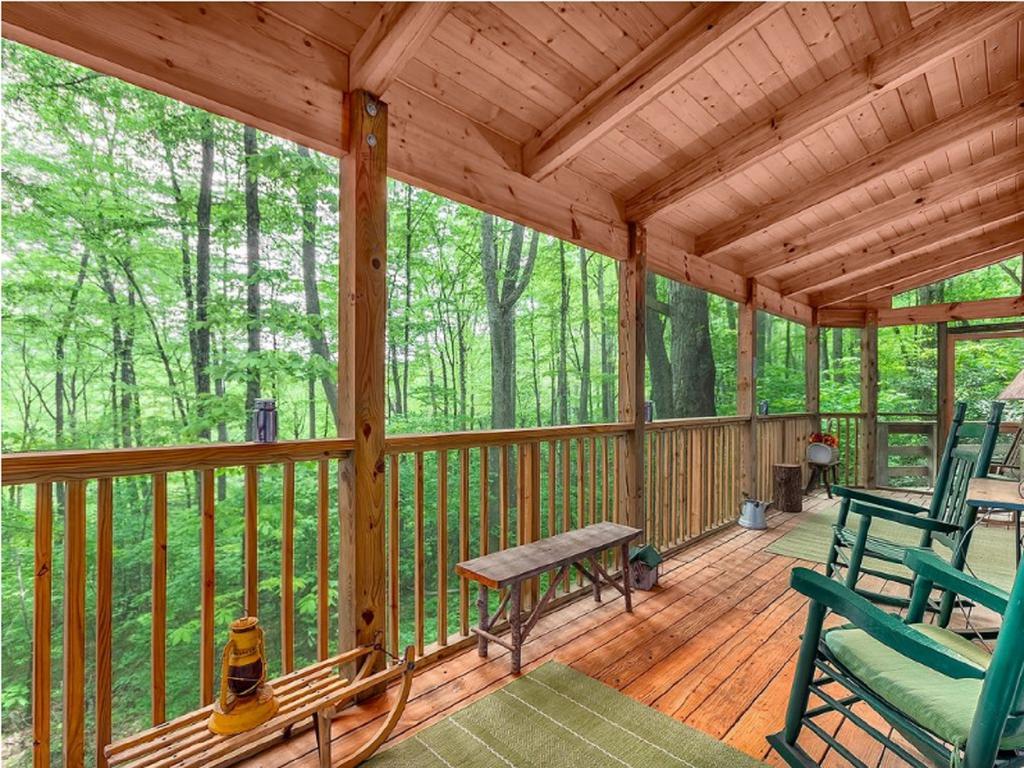 Smoky Mountain Treehouse Villa Maggie Valley Eksteriør bilde