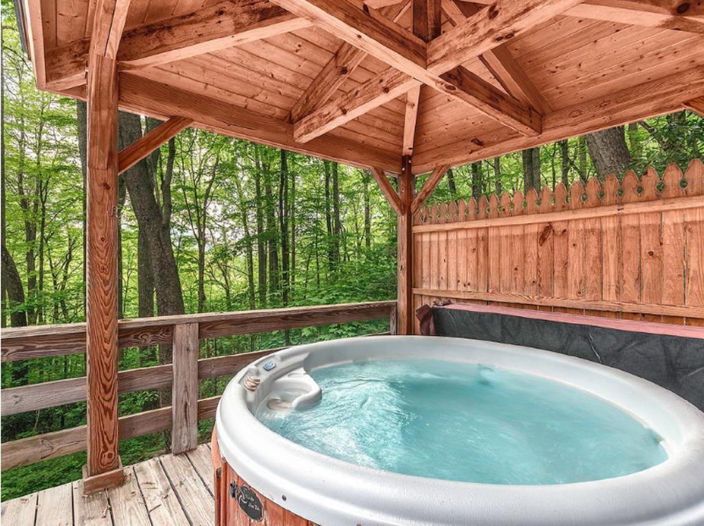 Smoky Mountain Treehouse Villa Maggie Valley Eksteriør bilde